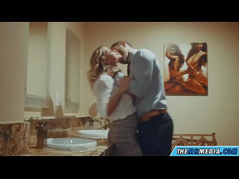 ❤️ Kad krūtiska blondīne pavedina tevi publiskā tualetē ️ Duršanās video pie lv.hentaiser.ru
